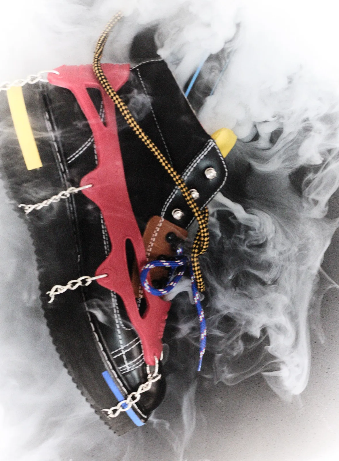 NUMÉRO SMOKE, photograph 2 of 18 by Markus Jans